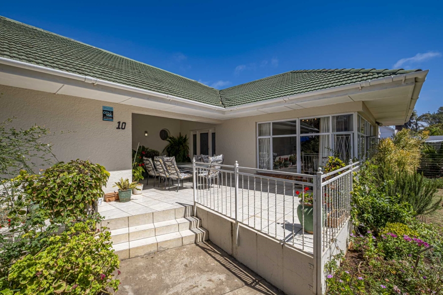 13 Bedroom Property for Sale in Summerstrand Eastern Cape